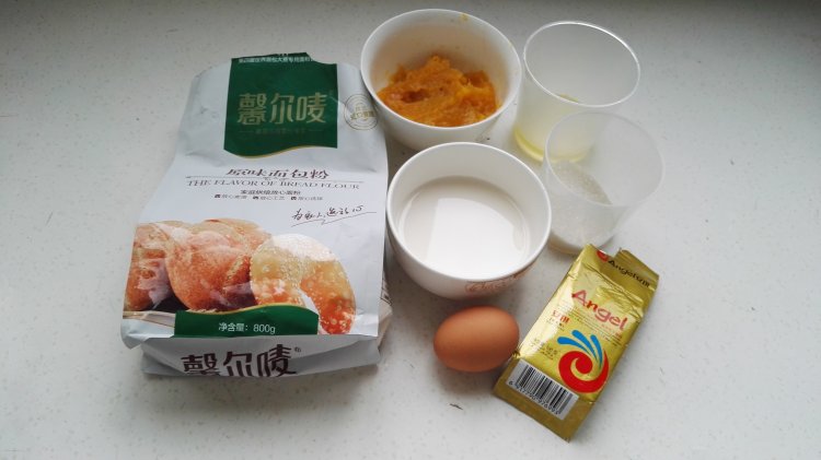 南瓜花朵面包步骤1