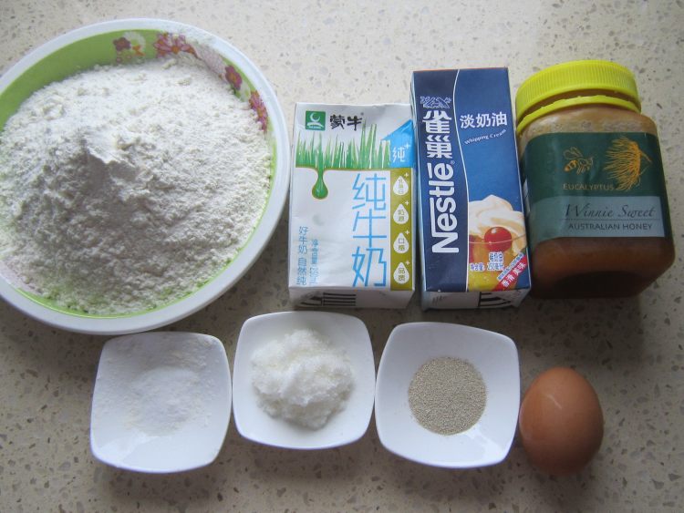 淡奶油杏仁片餐包步骤1
