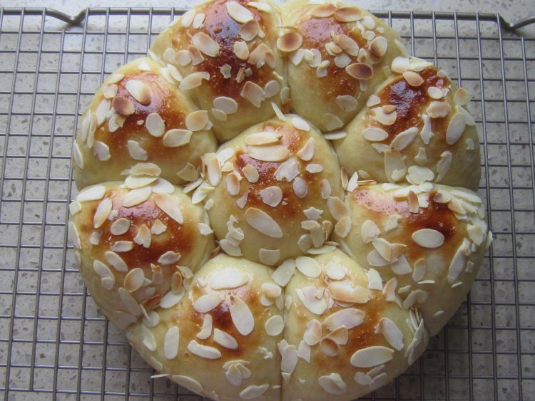 淡奶油杏仁片餐包步骤10