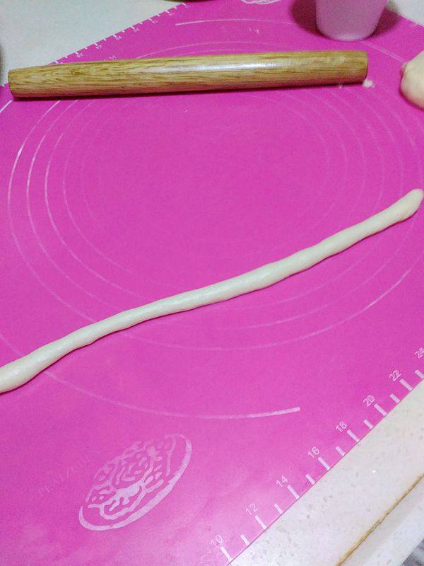 椰丝蓝莓面包圈步骤6