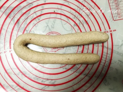 红豆薏仁豆沙面包步骤7