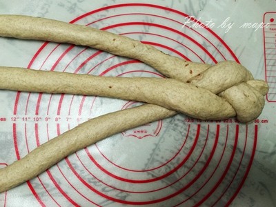 红豆薏仁豆沙面包步骤8