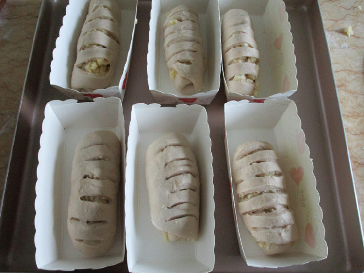 红豆浆椰蓉面包步骤11