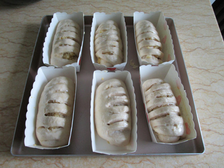 红豆浆椰蓉面包步骤12