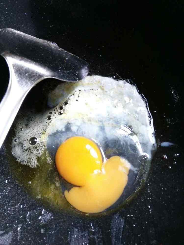 黄油煎三明冶步骤2
