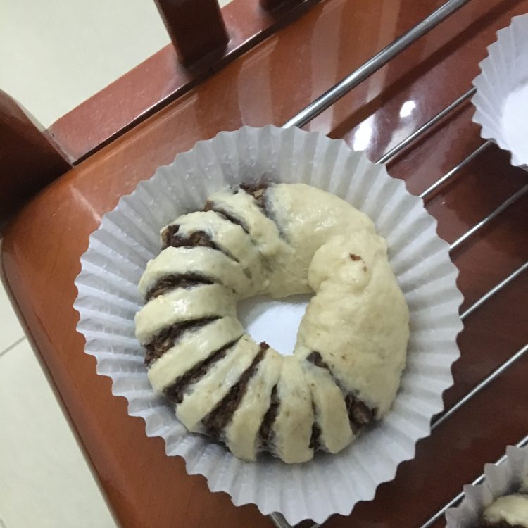 豆沙花式面包步骤5