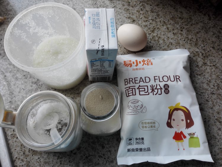 肉松花朵面包步骤1