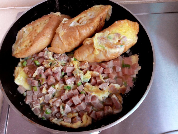 午餐肉蛋煎面包步骤6
