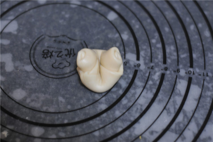 紫薯蛋黄酥步骤17