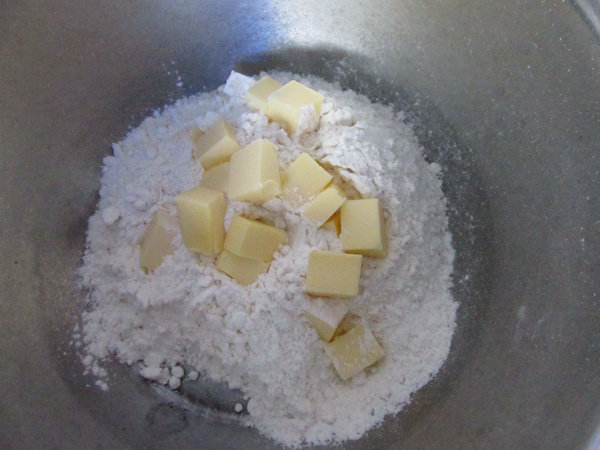牛奶饼干棒步骤1