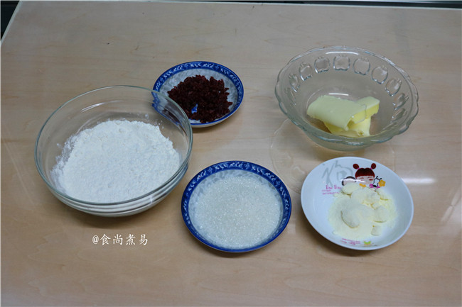蔓越莓花朵饼干步骤1