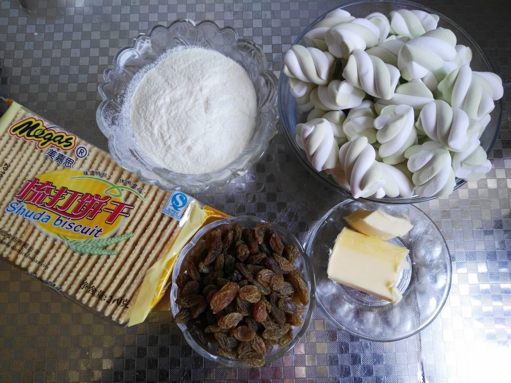 葡萄干牛扎饼干步骤1
