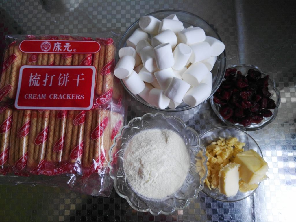 蔓越莓牛扎饼干步骤1