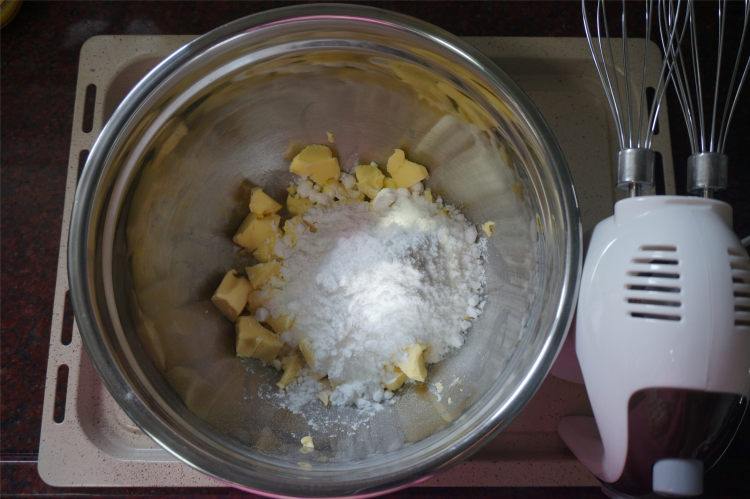 蔓越莓玻璃糖饼干步骤1