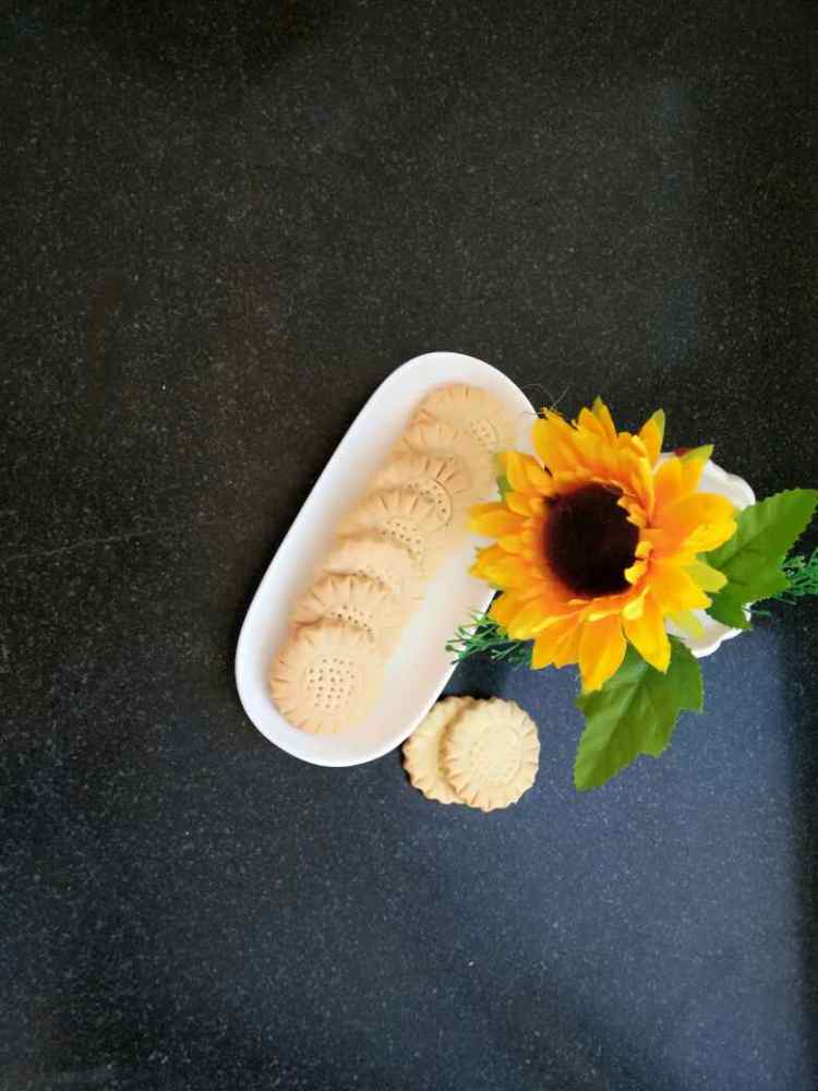 自制葵花饼干步骤12