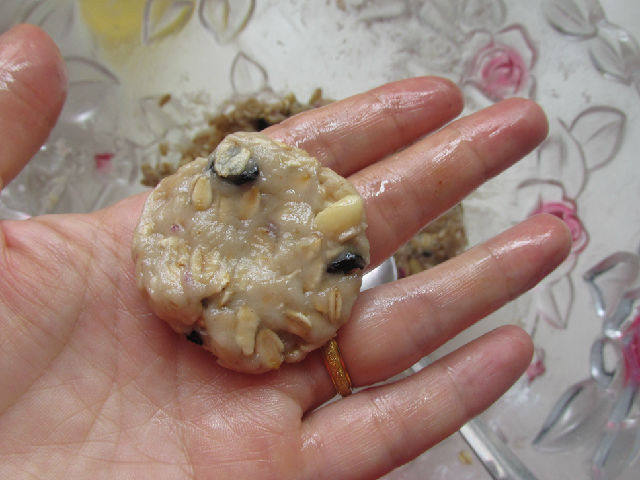 玫瑰燕麦松子饼干步骤10