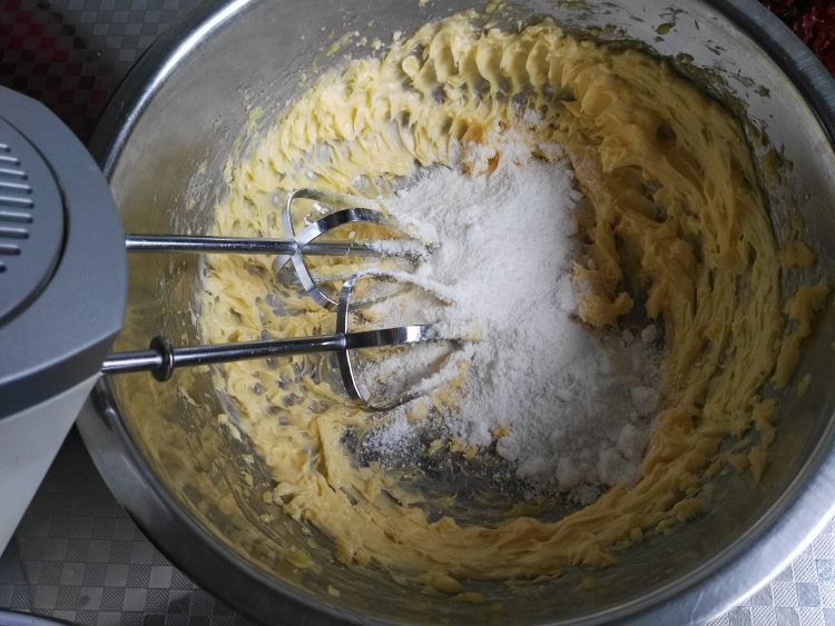 抹茶蔓越莓饼干步骤5