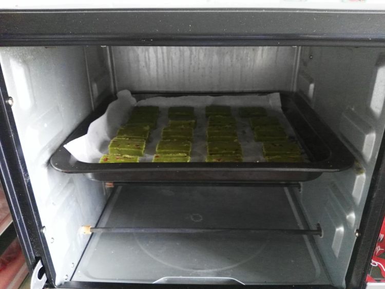 抹茶蔓越莓饼干步骤13