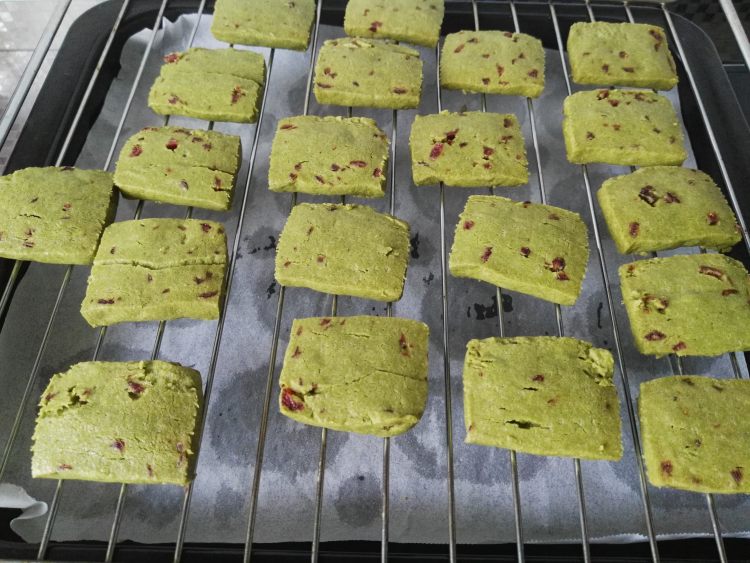 抹茶蔓越莓饼干步骤14
