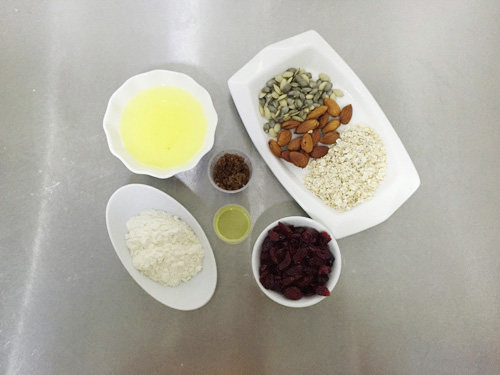 什锦坚果饼步骤1