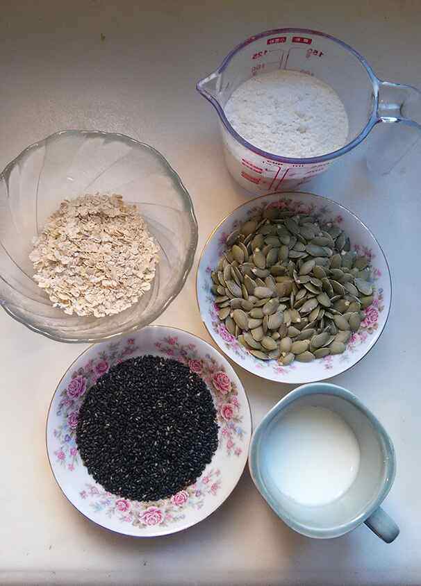 南瓜籽黑芝麻燕麦饼干步骤2