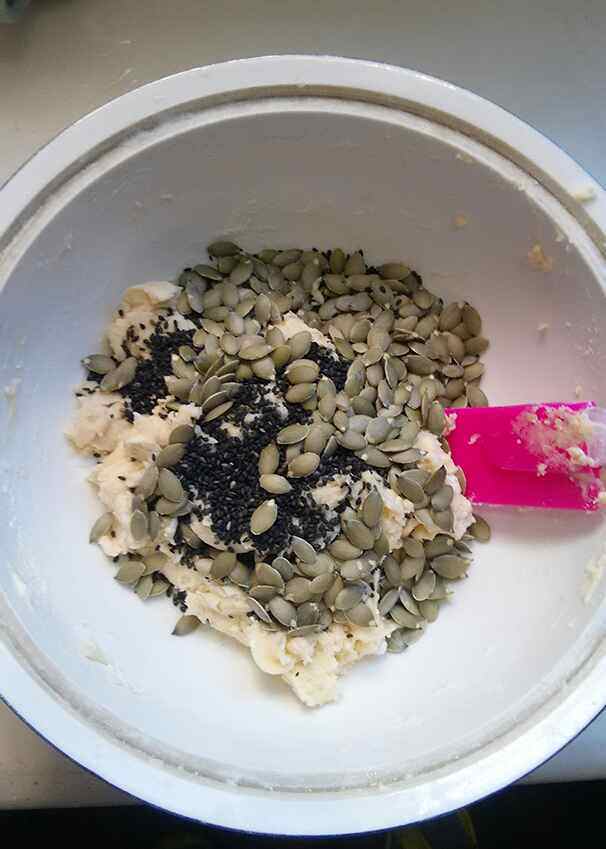 南瓜籽黑芝麻燕麦饼干步骤10
