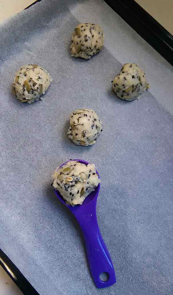 南瓜籽黑芝麻燕麦饼干步骤12