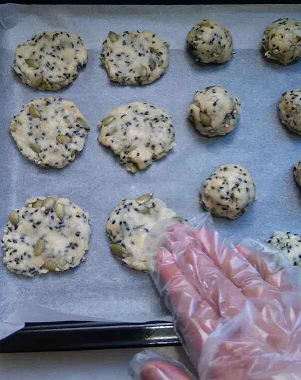 南瓜籽黑芝麻燕麦饼干步骤13