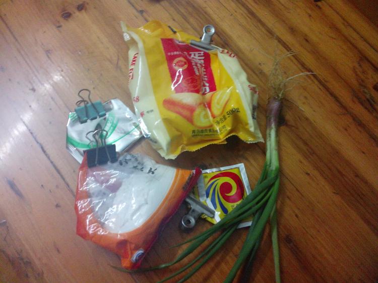 葱香苏打饼干步骤1