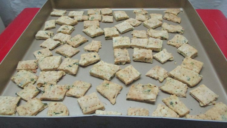 葱香苏打饼干步骤12