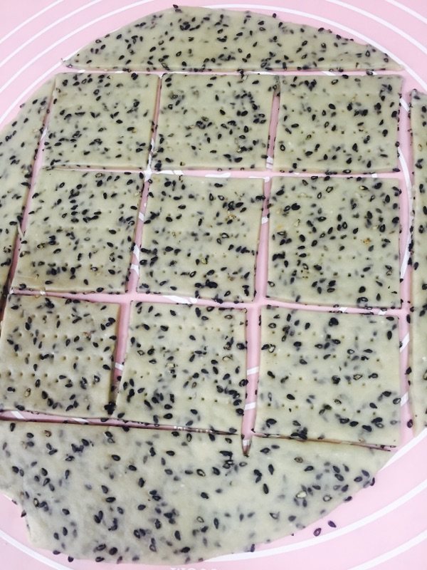 无糖黑芝麻苏打饼干步骤3