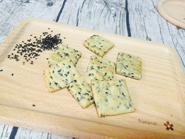 无糖黑芝麻苏打饼干步骤4