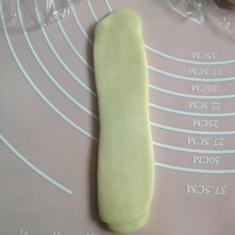 豆沙菊花酥步骤8