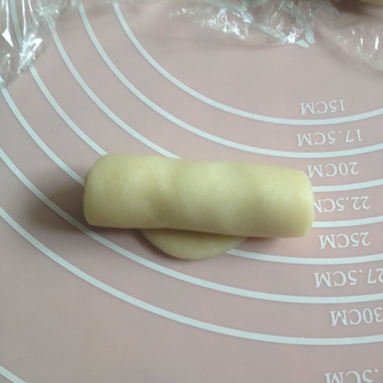 豆沙菊花酥步骤7