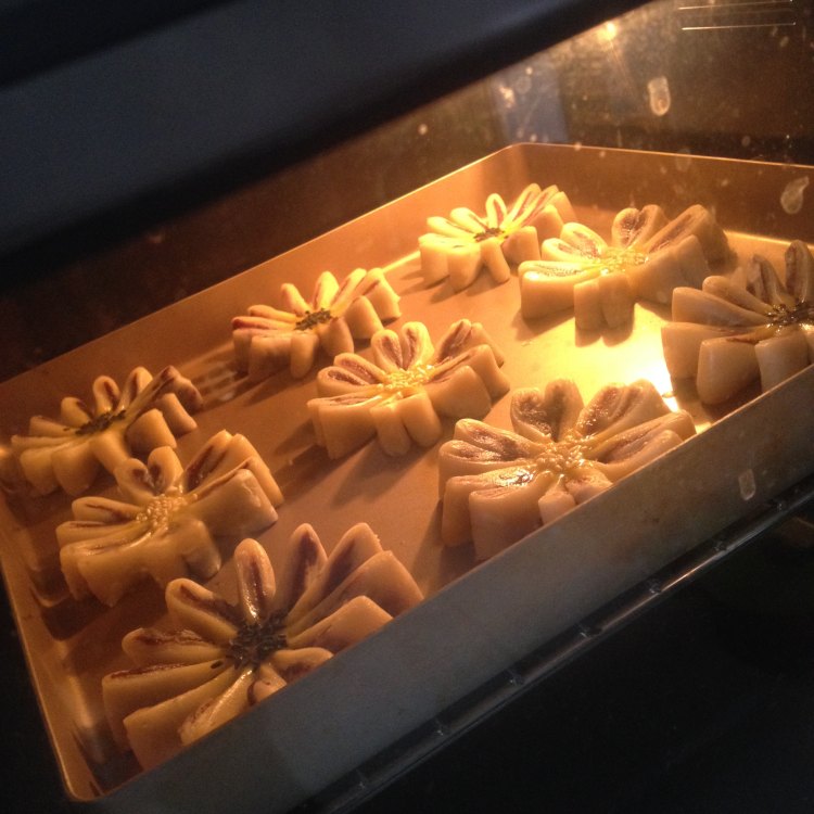 豆沙菊花酥步骤18