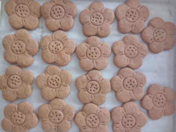 可可花朵饼干步骤10