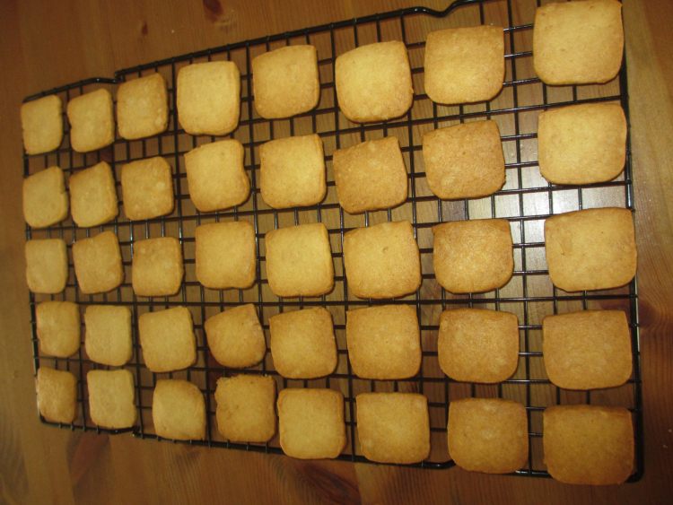 花生巧克力夹心饼干步骤16