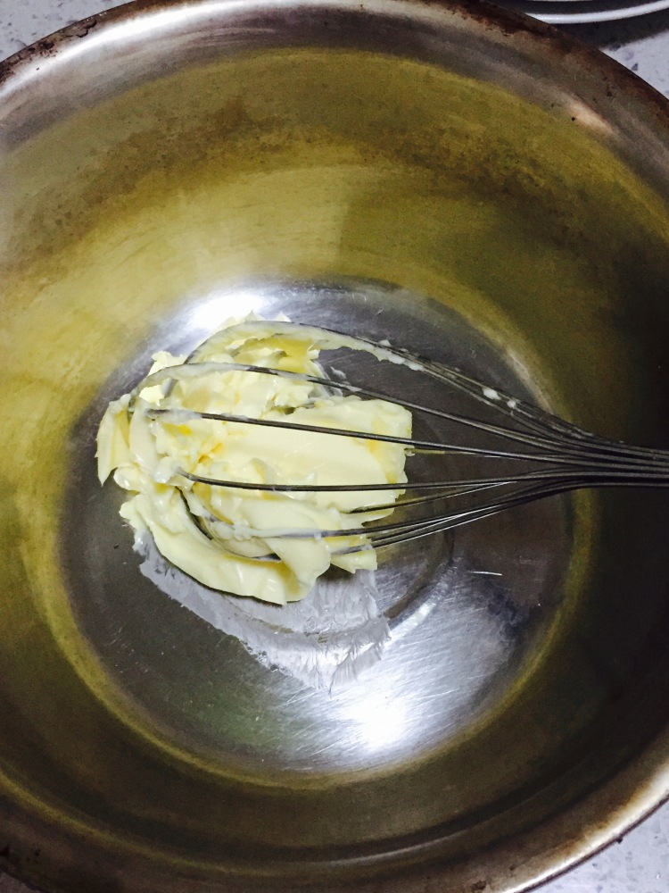 蛋黄黑芝麻饼干步骤1