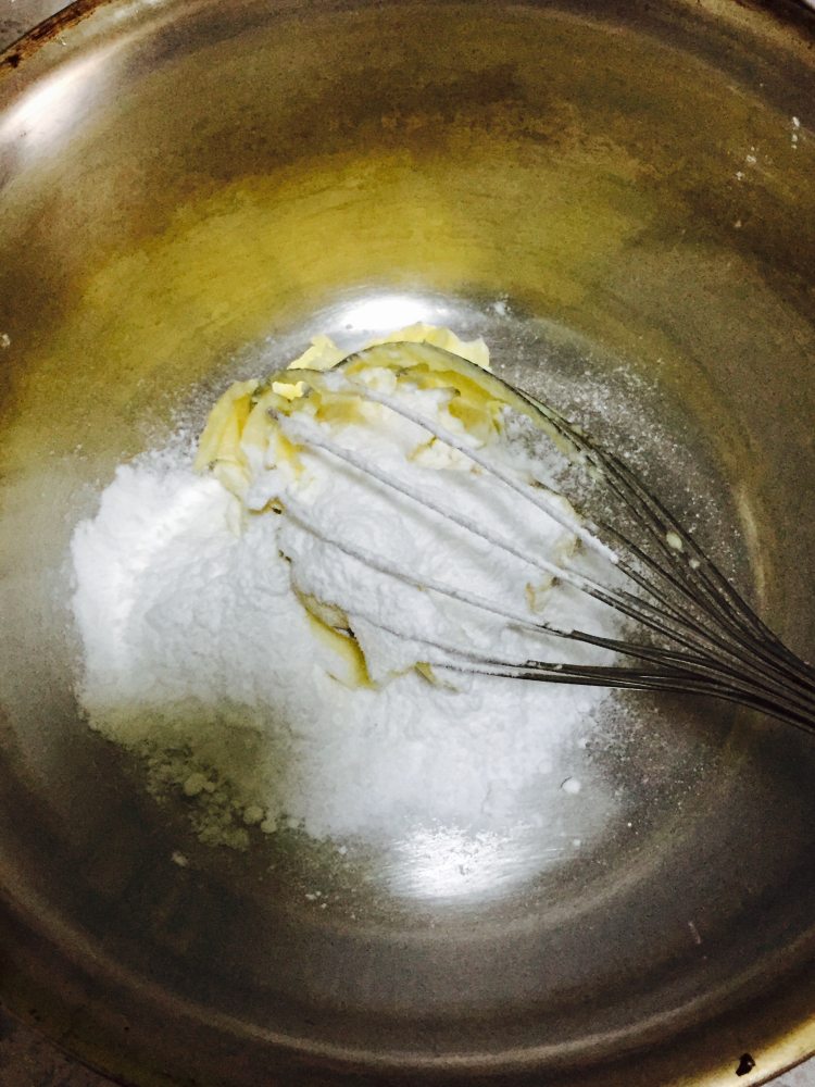 蛋黄黑芝麻饼干步骤2