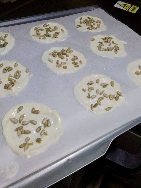 瓜子仁蛋白饼步骤8