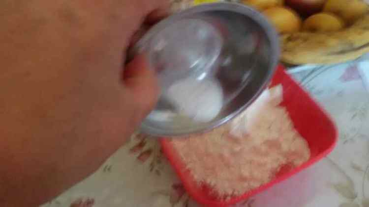 无油蛋黄饼干步骤2