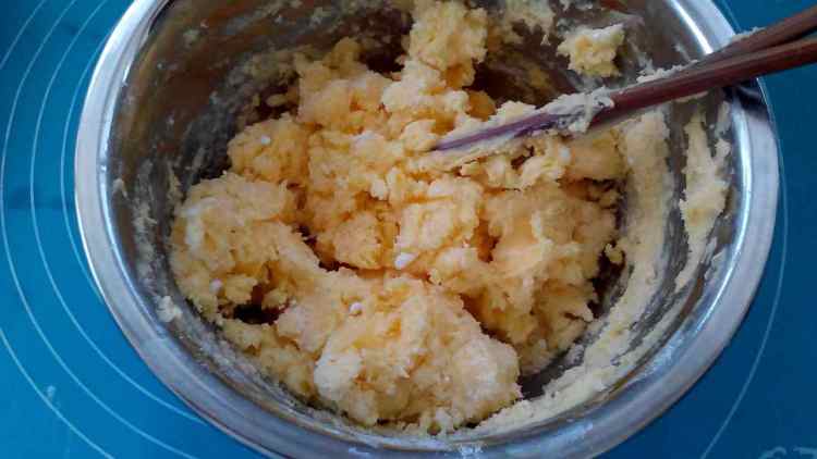 小熊抱杏仁饼干步骤1