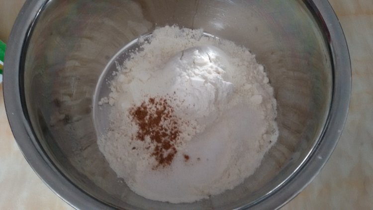 葱香五香苏打饼干步骤2