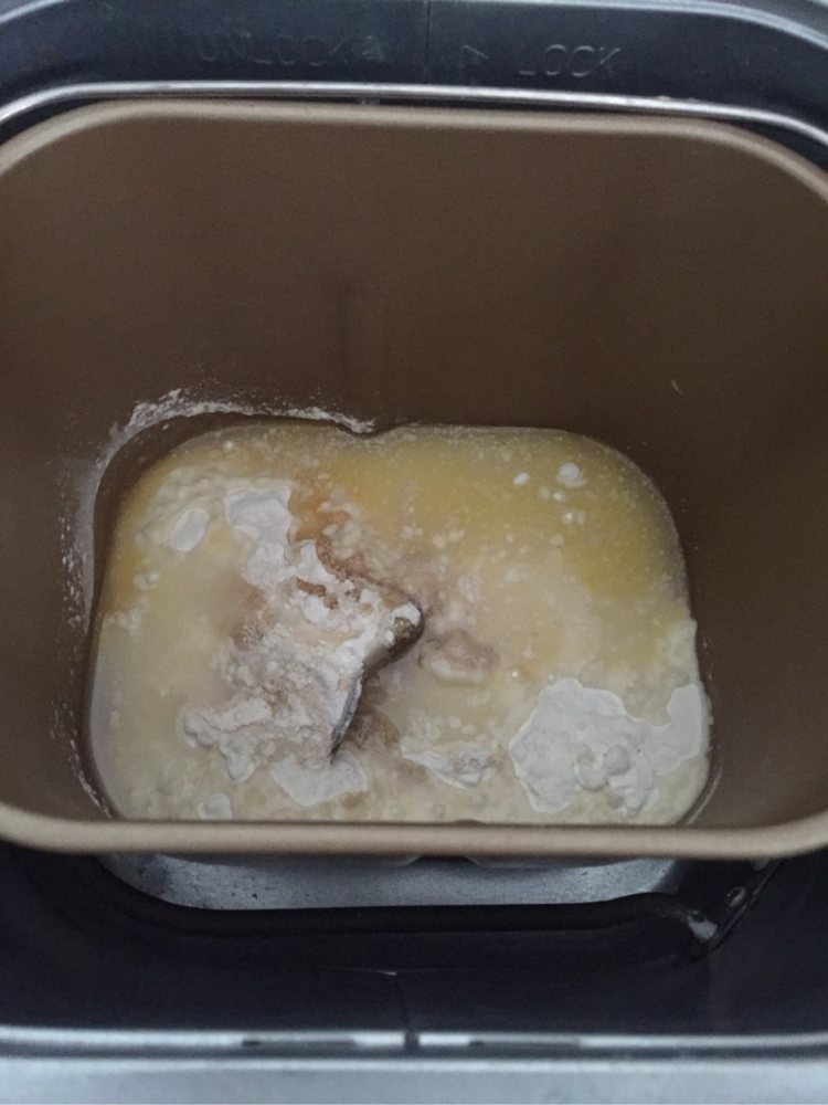 新奥尔良烤鸡腿披萨步骤3