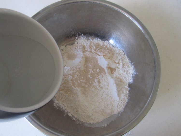 烤肉番茄披萨步骤1
