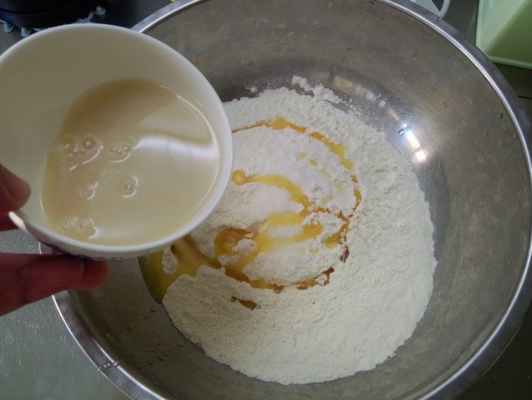 黑胡椒鸡肉披萨步骤2