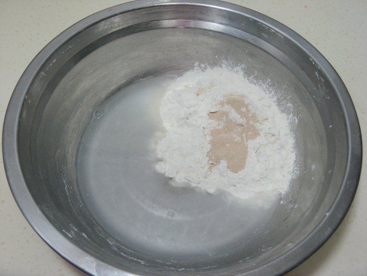 菠萝火腿披萨步骤1