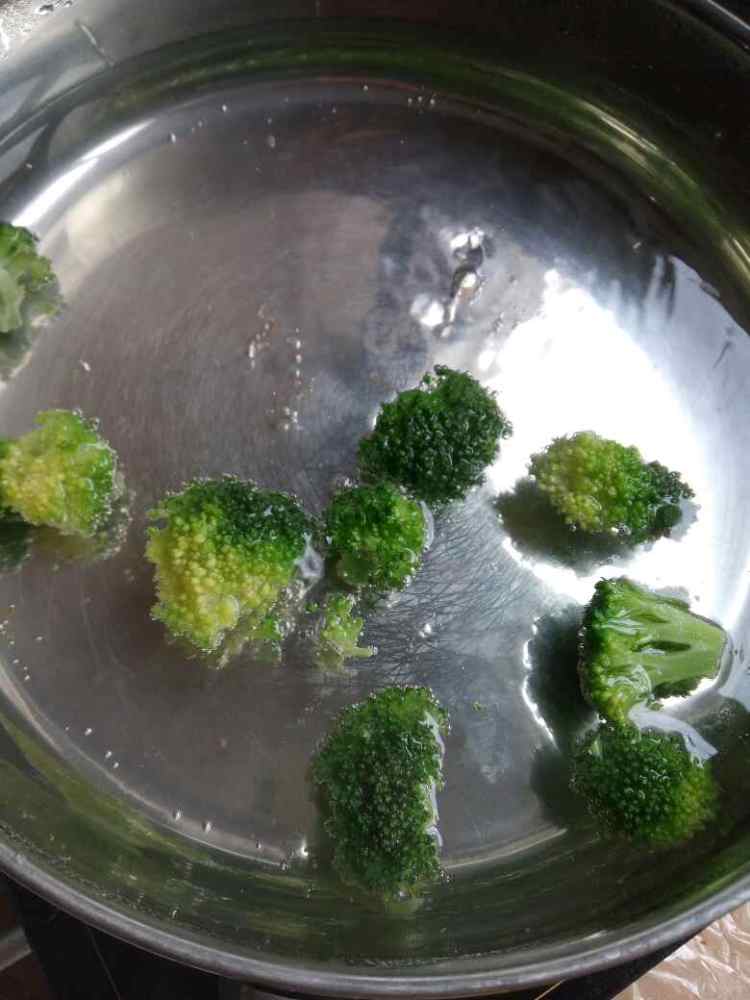 鲜虾香肠披萨步骤4