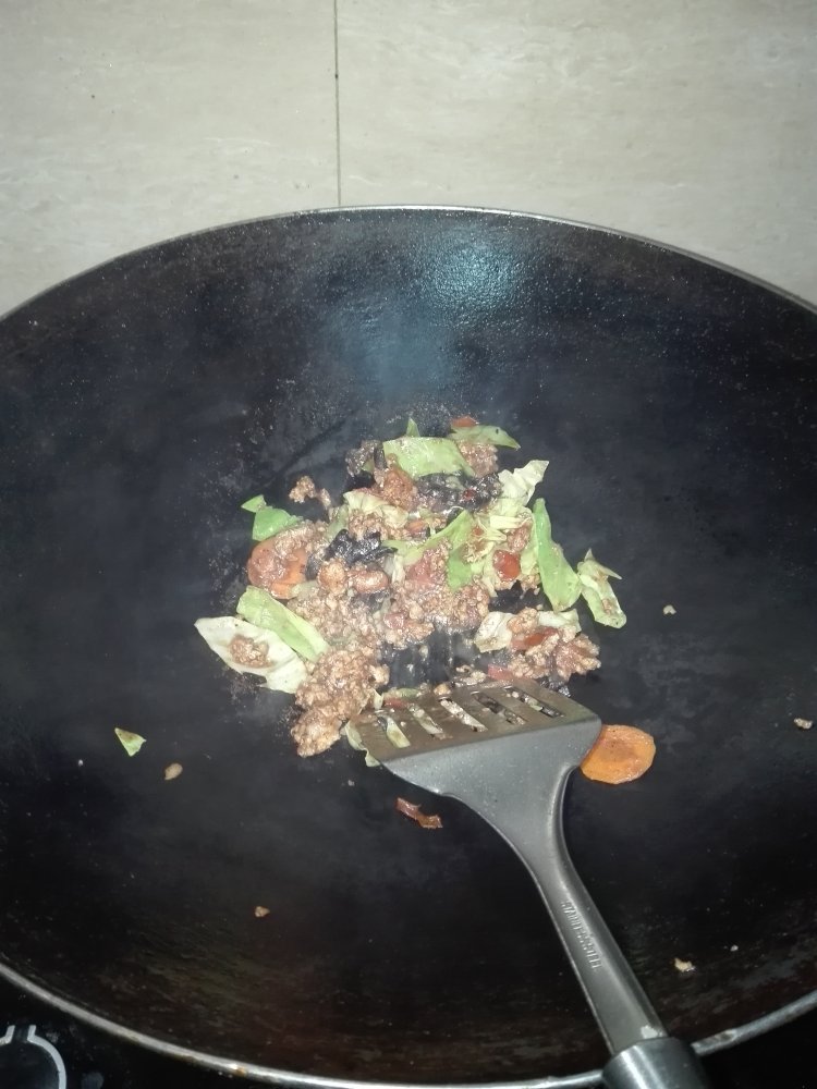 鲜蔬肉酱披萨步骤3