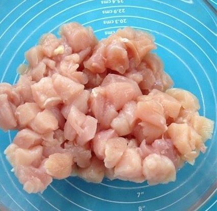 腰果鸡丁厚饼披萨步骤4